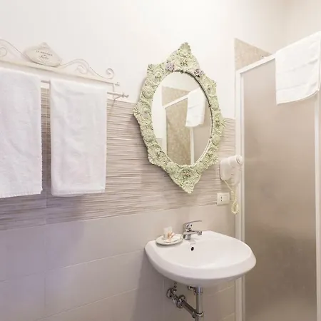 La Maison Romantique Bed & Breakfast *