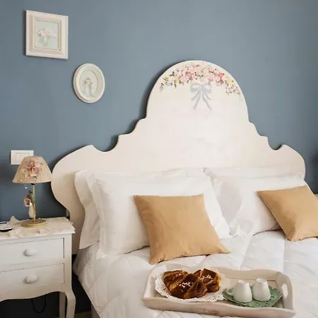 La Maison Romantique Bed & Breakfast *