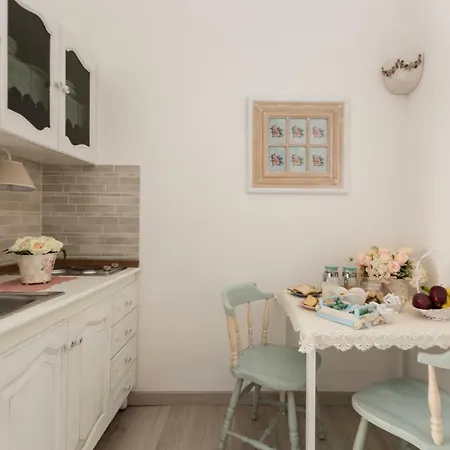La Maison Romantique Bed & Breakfast *