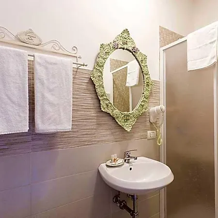 La Maison Romantique Acomodação com café da manhã  4*